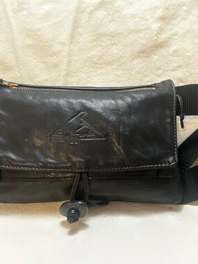 Leather Crossbody Bag in Black (hand crafted)